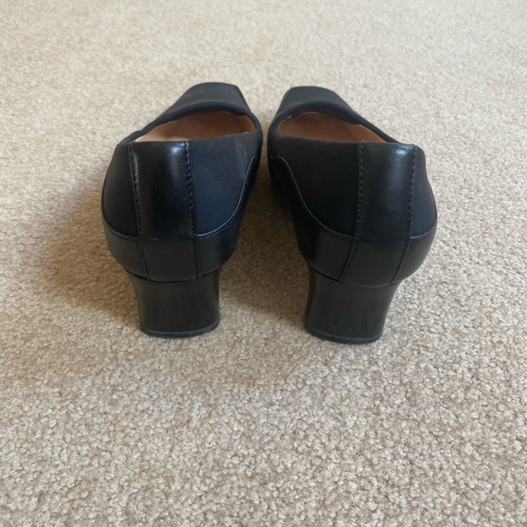 [Liz Claiborne] Navy Pumps - Picture 3 of 4